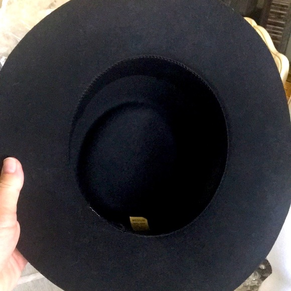 Black Wool Felt Hat w Feather Band - Picture 4 of 13